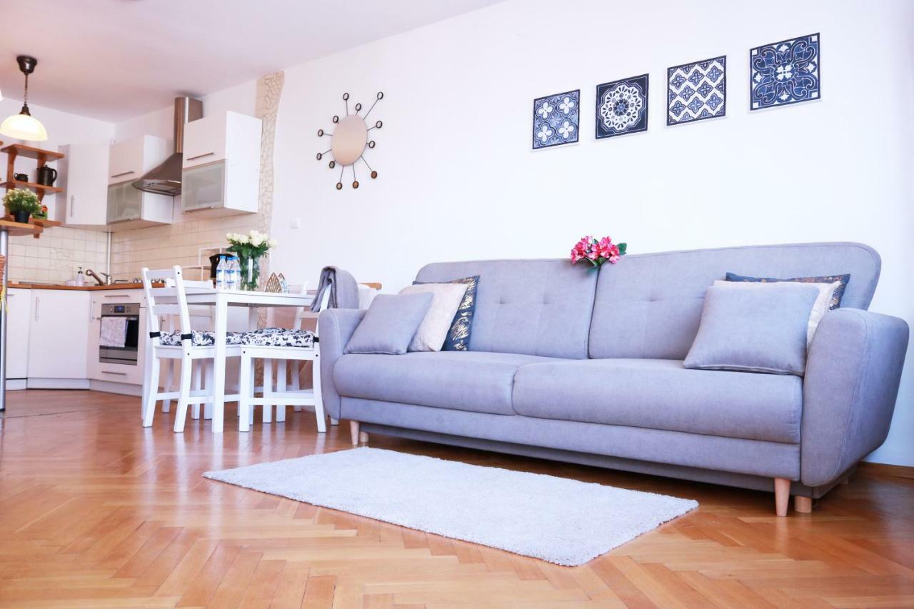 Cozy And Great Location By Cooee Apartments Varşovia Exterior foto
