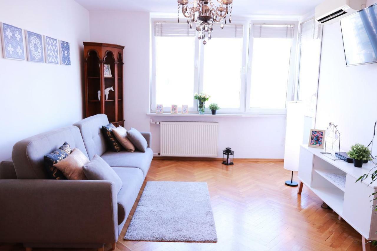 Cozy And Great Location By Cooee Apartments Varşovia Exterior foto